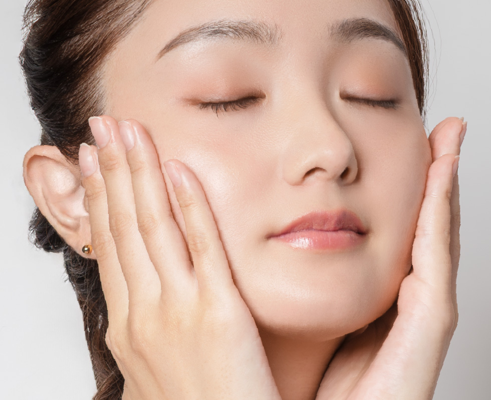 澄んで、しなやか。触れたくなるような透明感へ。
